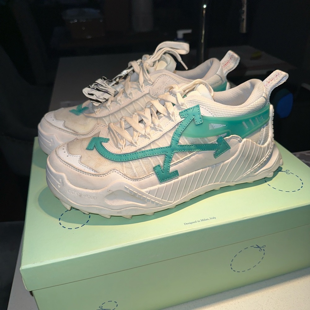 Off-White
Men's Odsy 1000 Arrow Trainer Sneakers